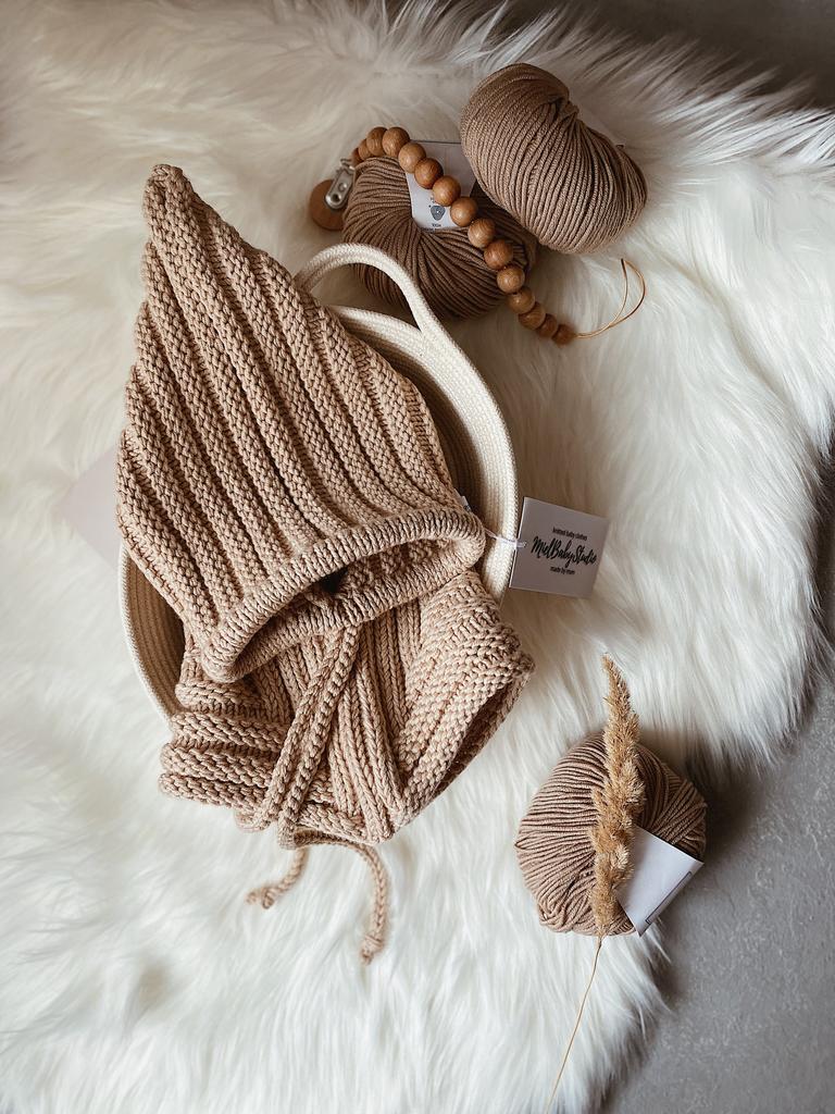 Сборник описаний "Эльф" (шапка-шлем, шапка, манишка) / на основе резинки 2х2