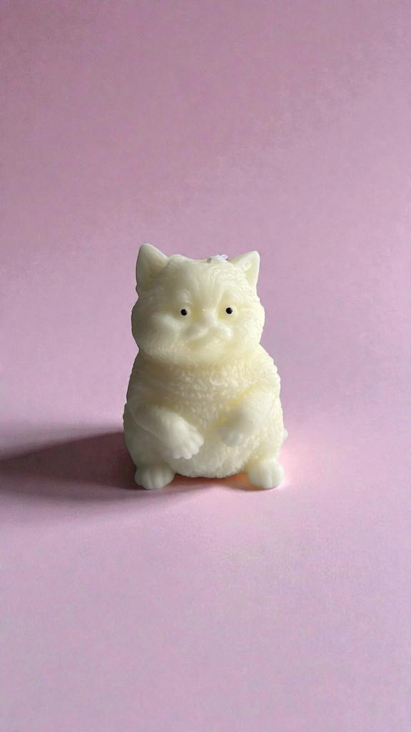 Кот с пузиком средний белый