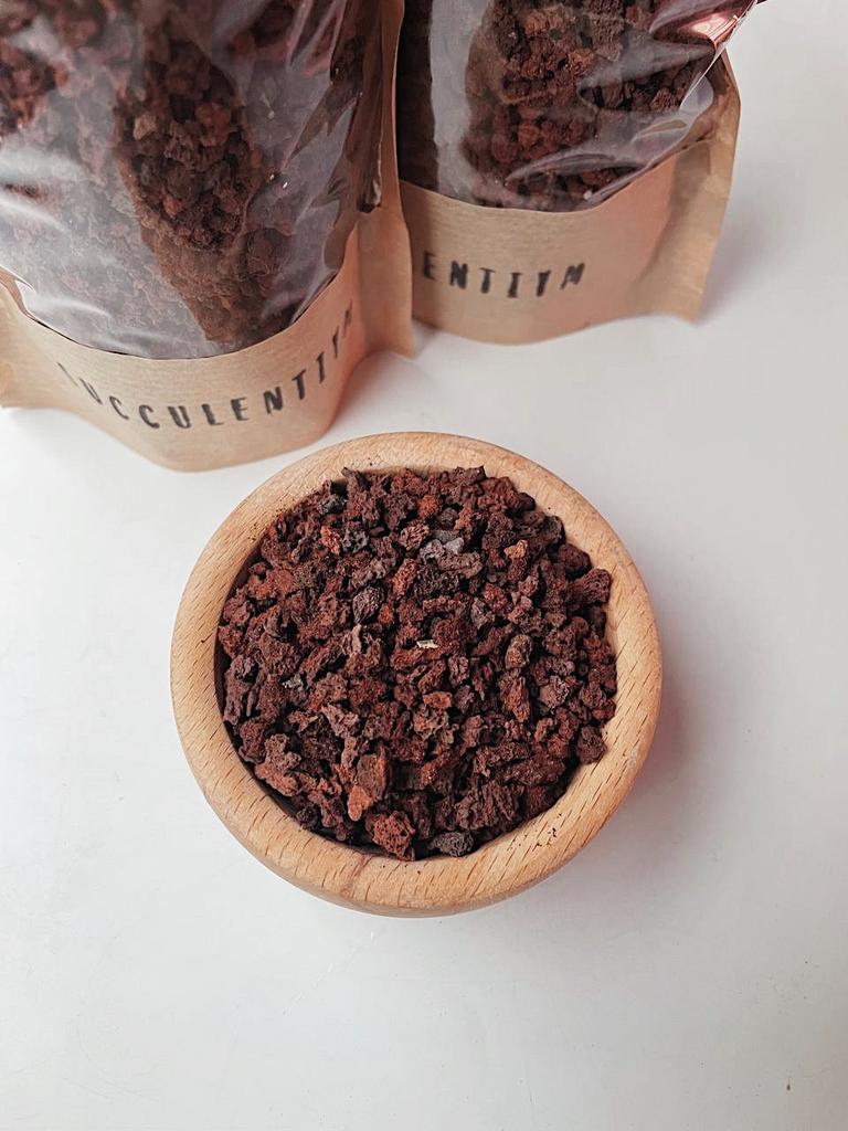 Вулканическая лава для растений