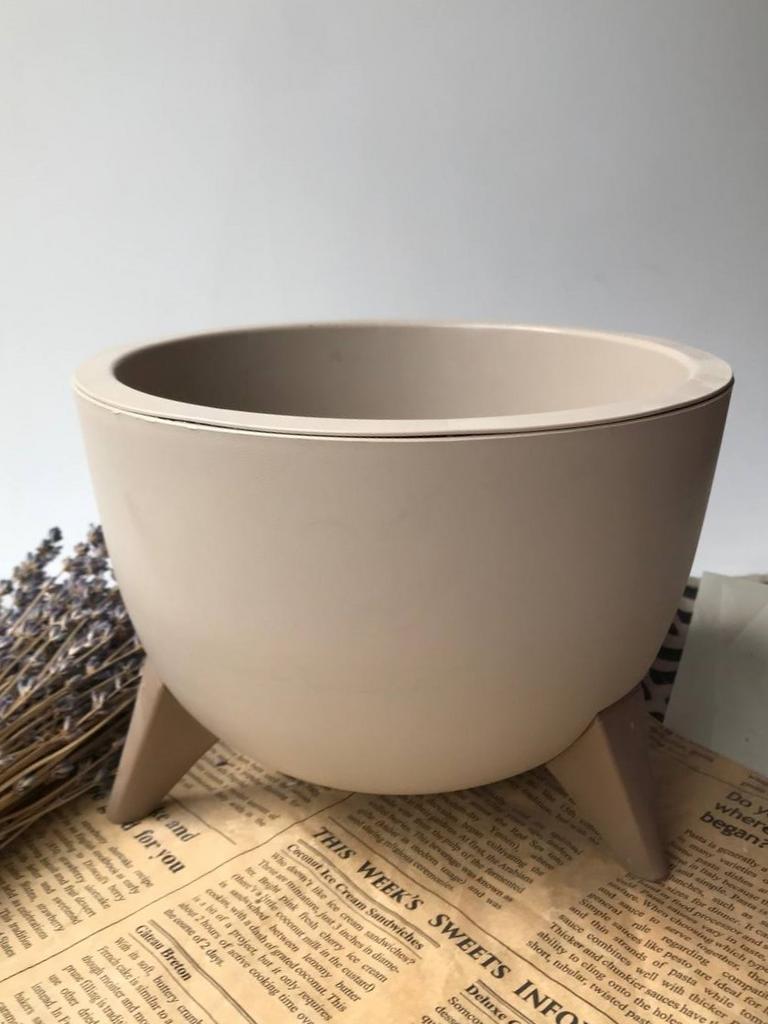 Кашпо на ножках