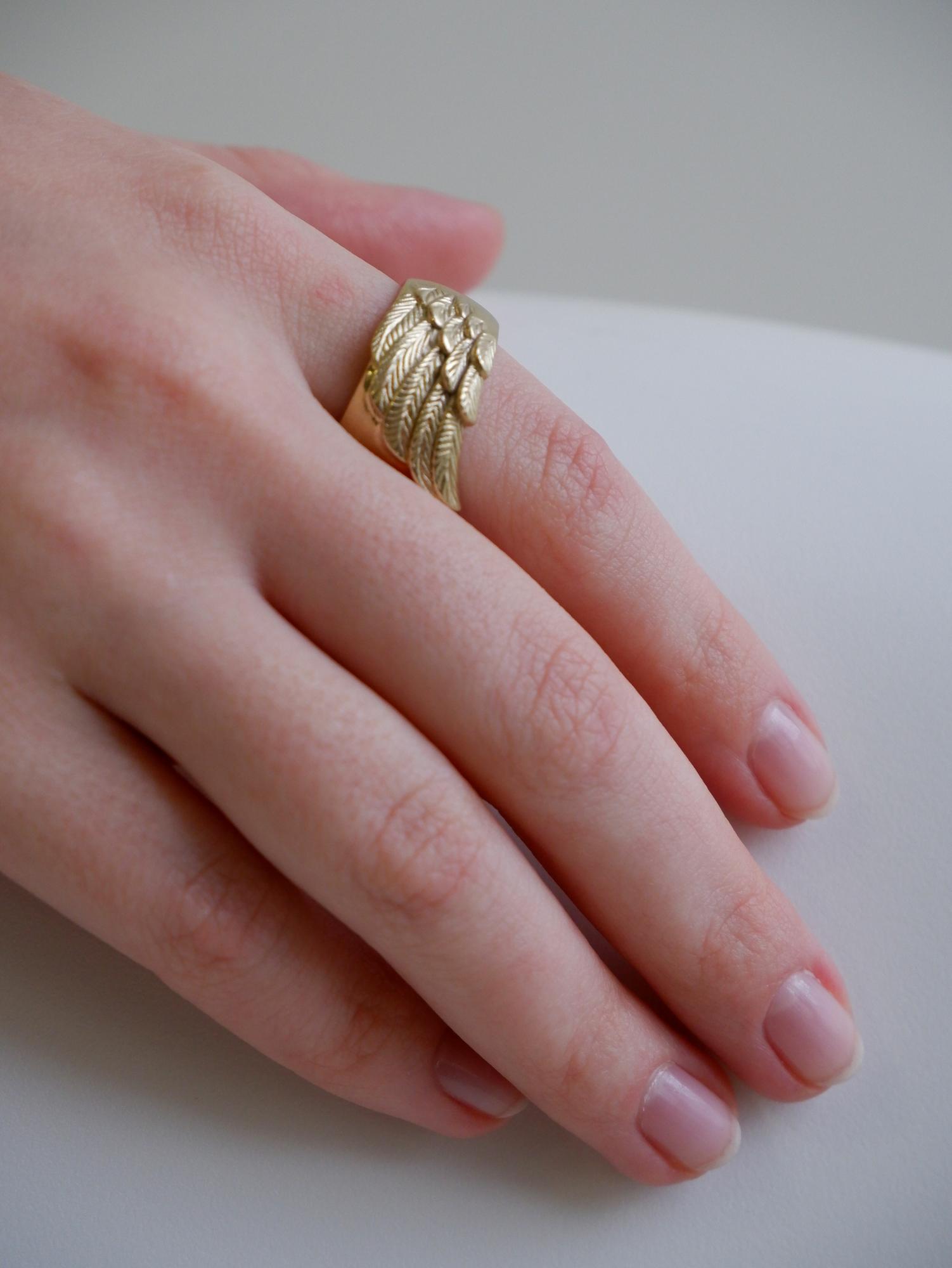 Кольцо широкое с крылом