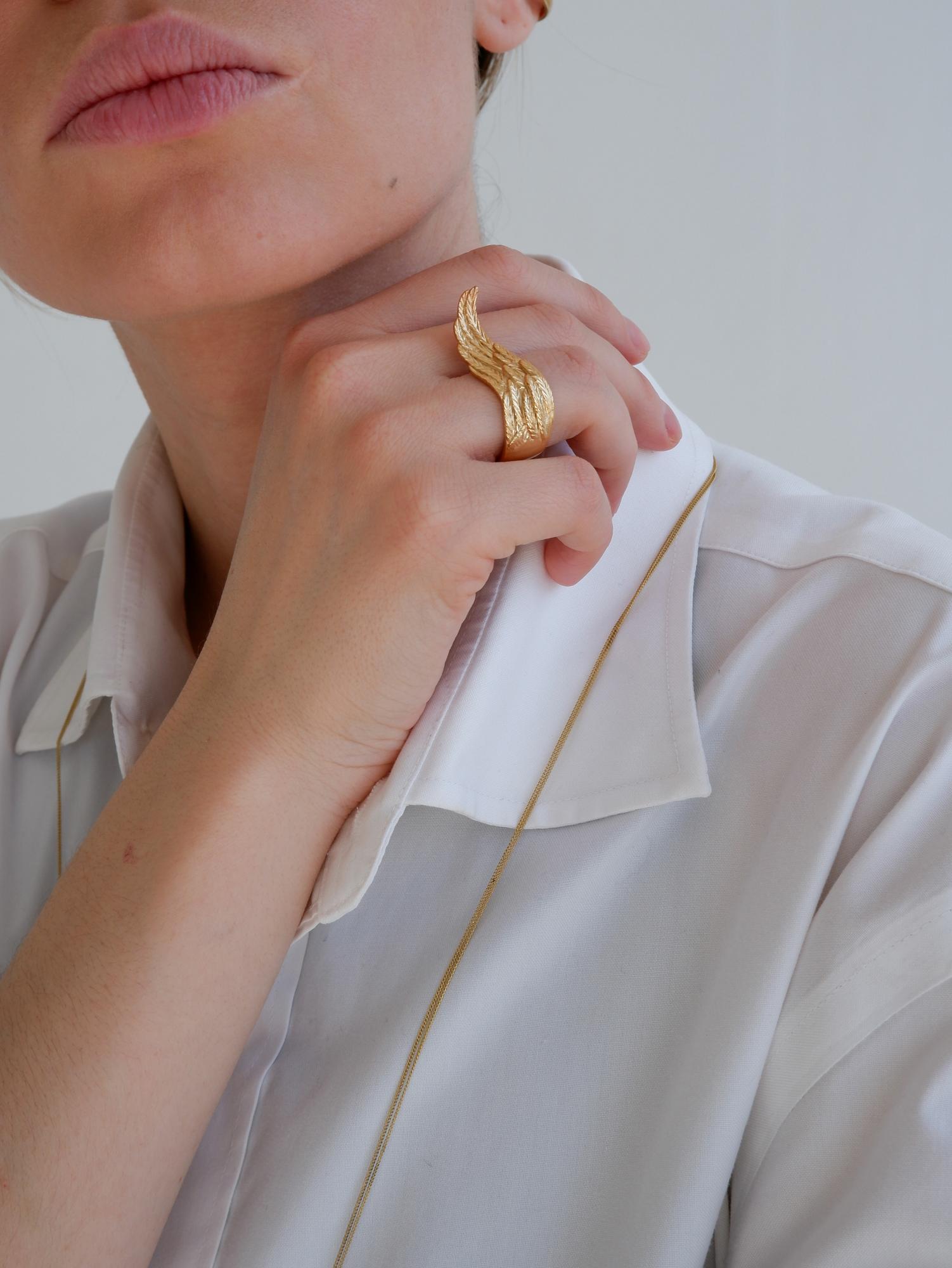 Кольцо-крыло золотое