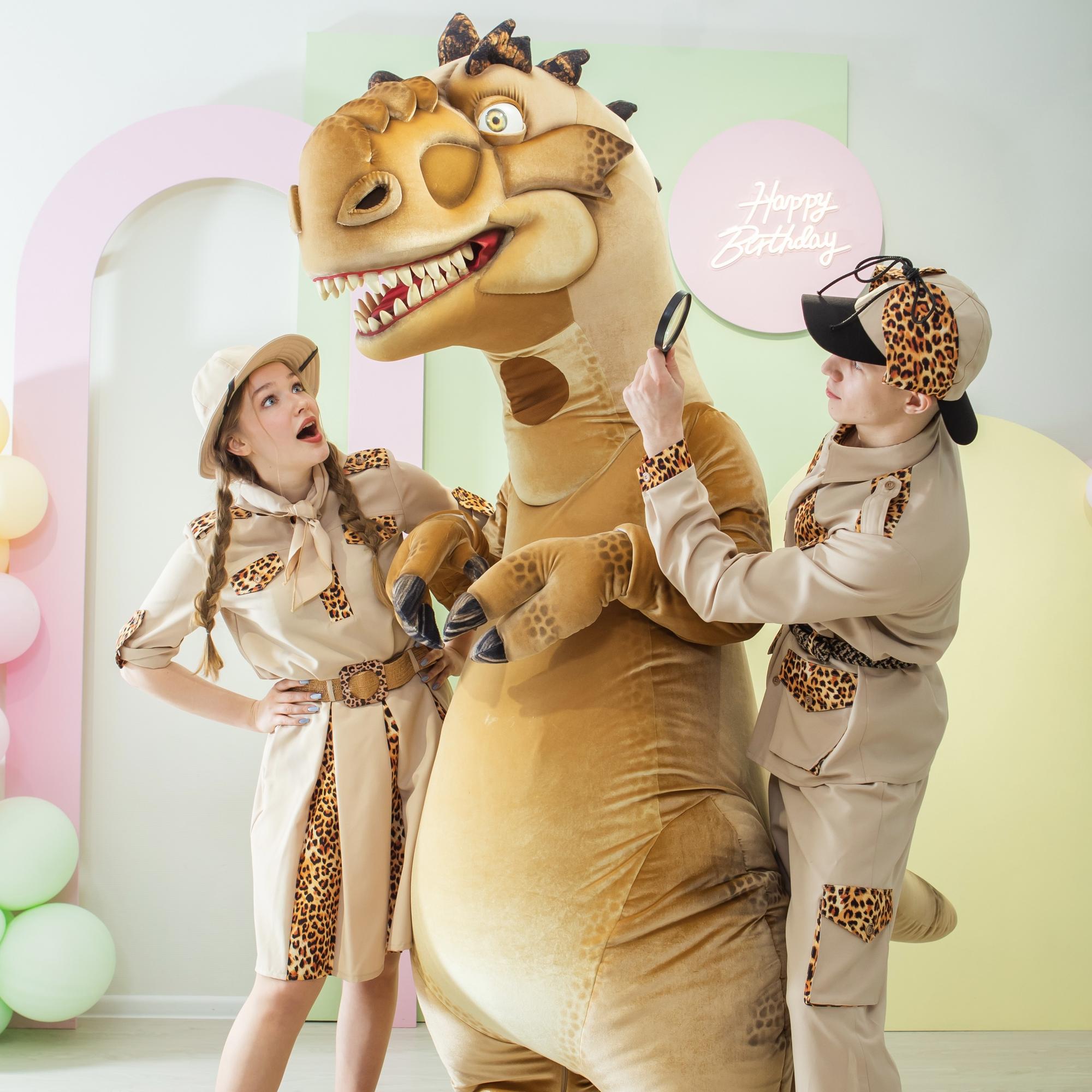 Динозавр и палеонтологи