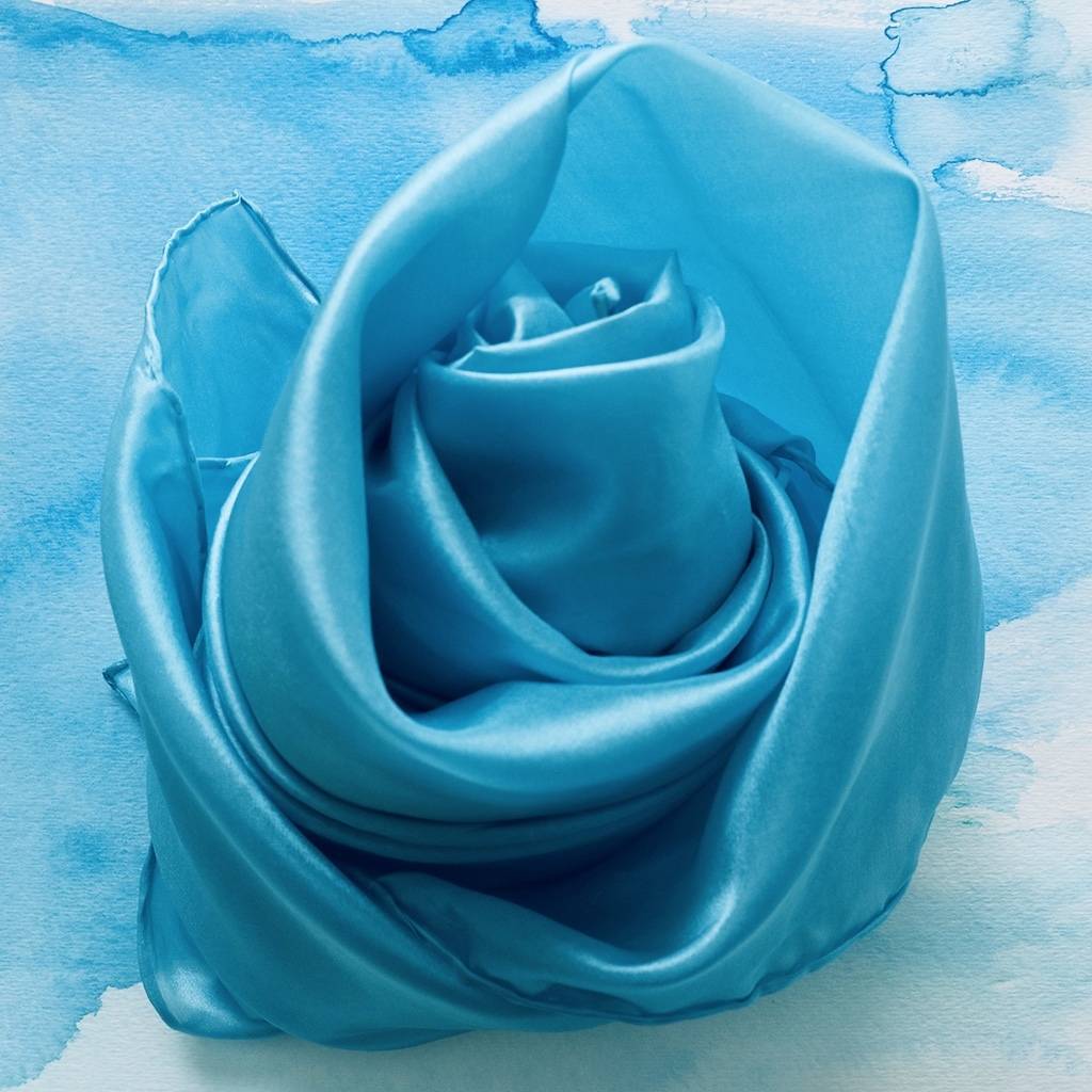 Игровой шёлк (голубой)