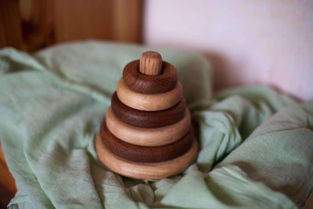 Деревянная пирамидка круглая дуб-клён