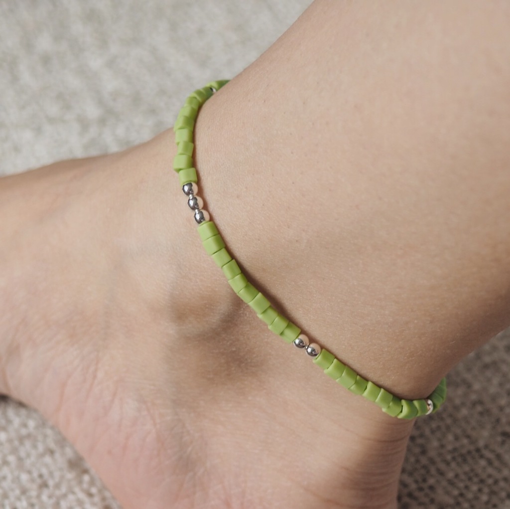 Браслет на ногу (анклет) из бисера