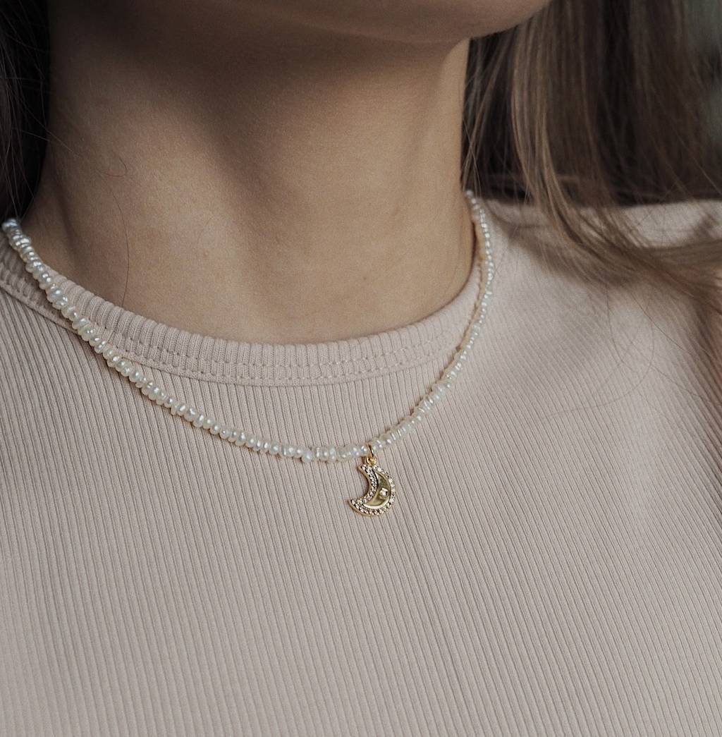 Чокер из жемчуга с подвеской