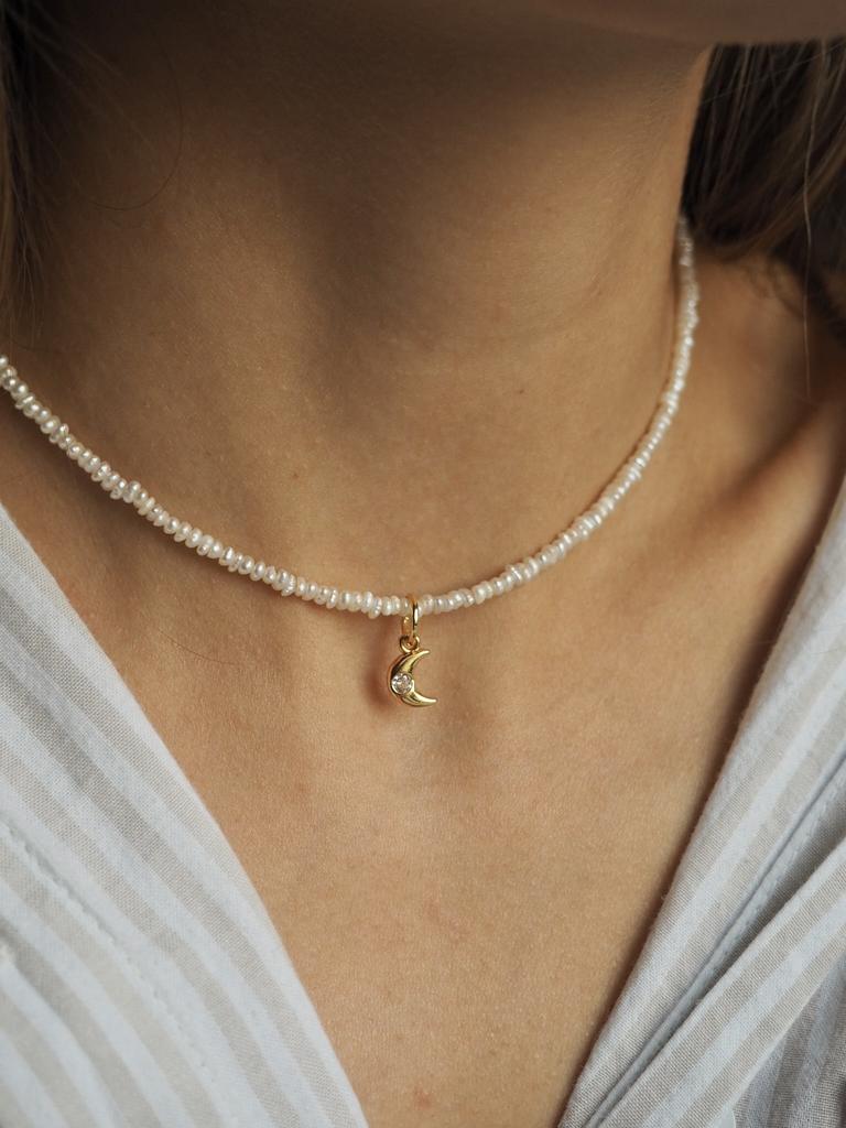 Чокер из жемчуга с подвеской Луна