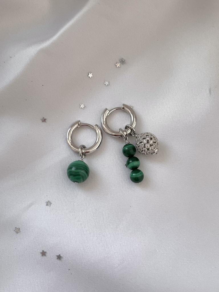 Асимметричные серьги с малахитом