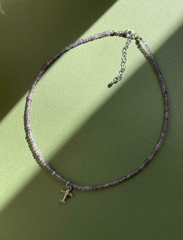 Чокер из натурального аметиста со съёмной подвеской самолет