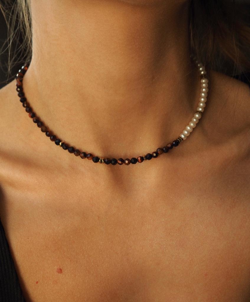 Чокер из натурального жемчуга и тигрового глаза