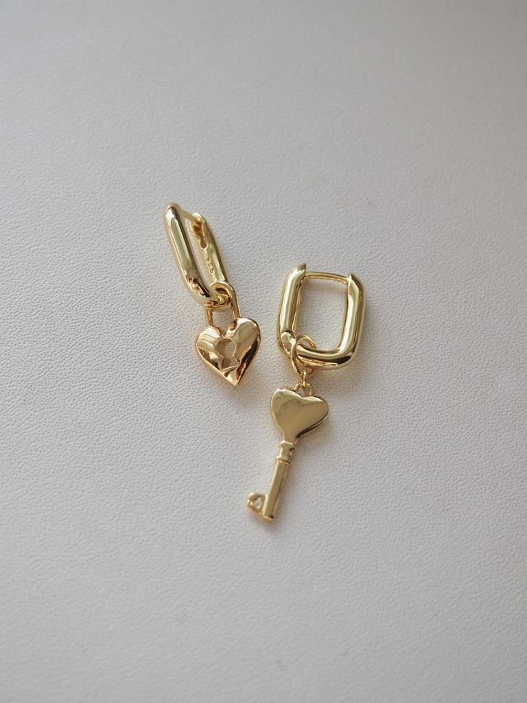 Асимметричные серьги KEY TO THE HEART gold