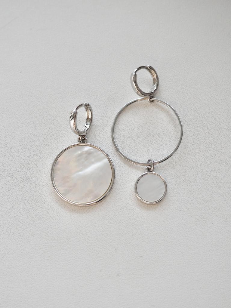 Асимметричные серьги с перламутром