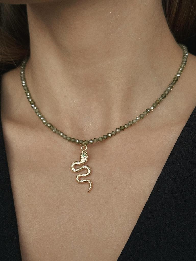 Чокер из цирконов с подвеской змея