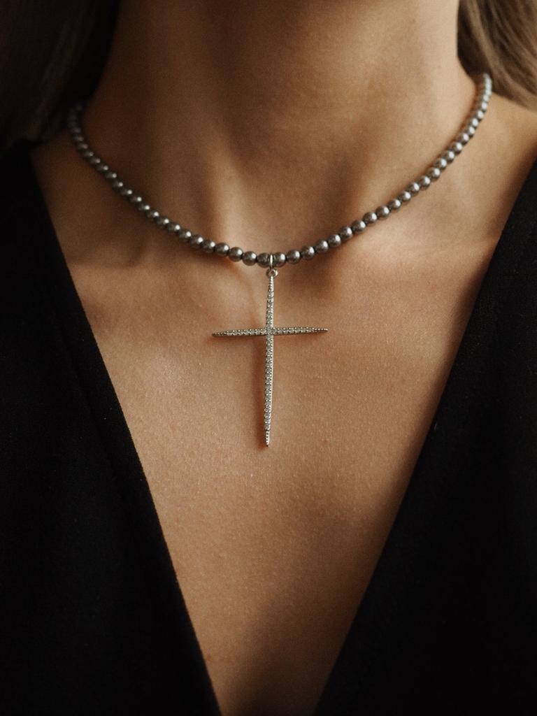 Чокер из жемчуга майорка с подвеской крест