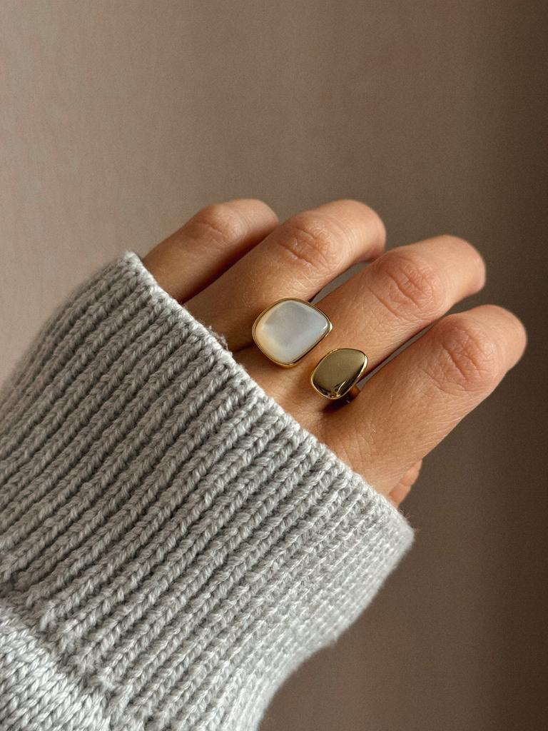 Кольцо с перламутром ELLE gold