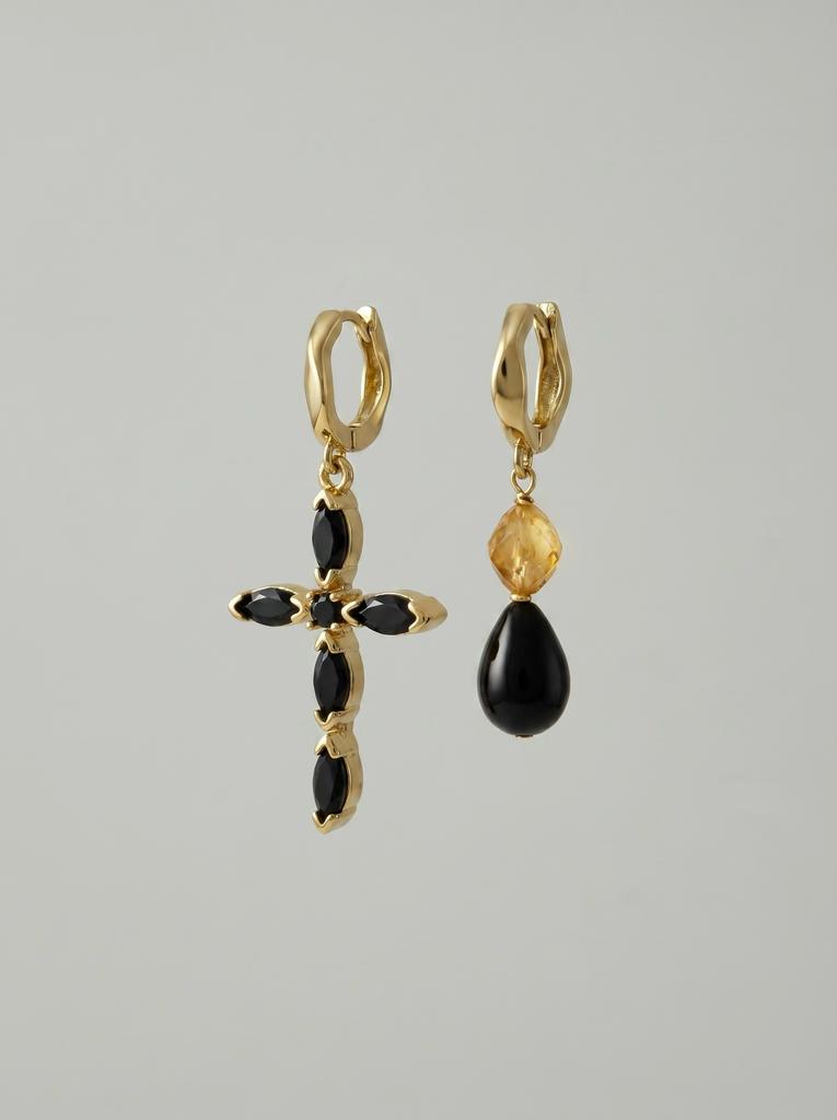 Асимметричные серьги с черным крестом