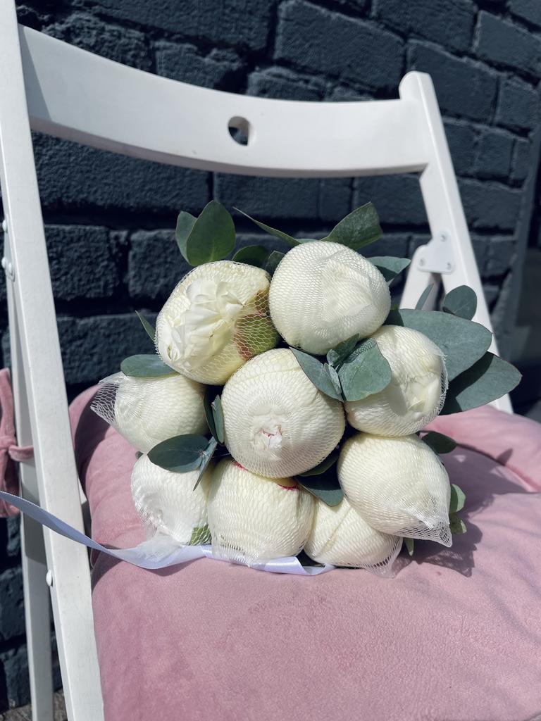 Букет невесты из пионов