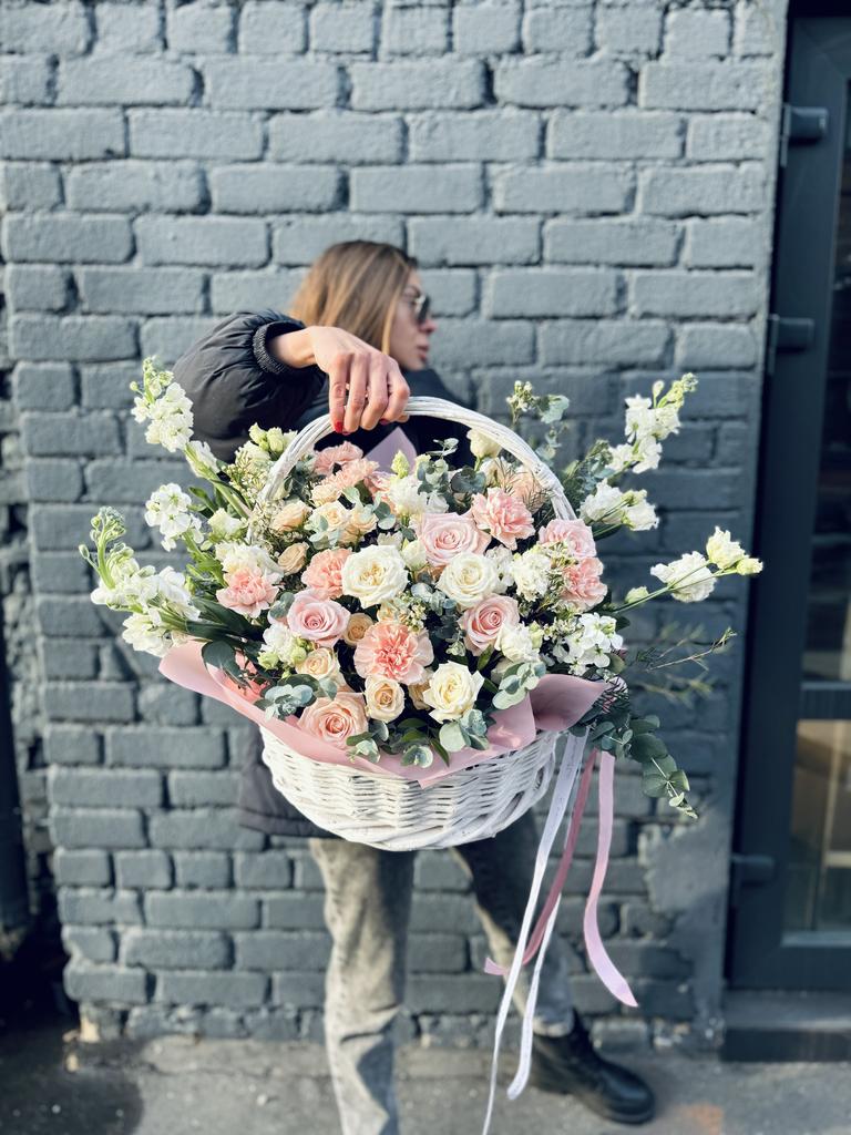 Корзина с цветами L