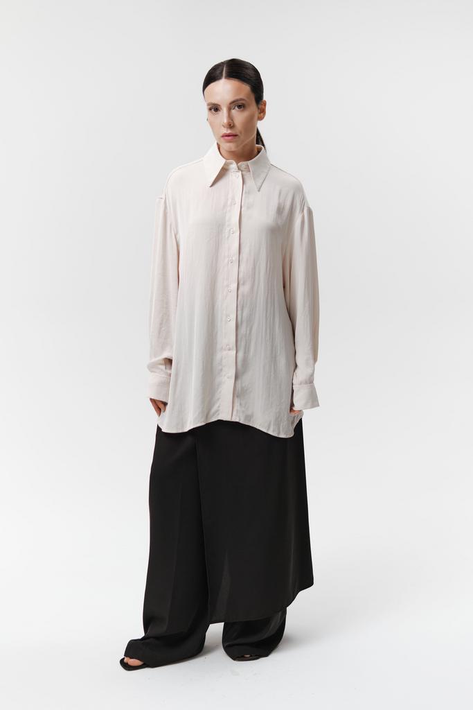 Рубашка в мокром шелке светло-бежевая