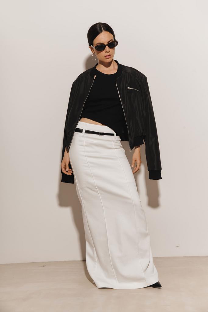 Юбка прямого кроя с двумя стрелками