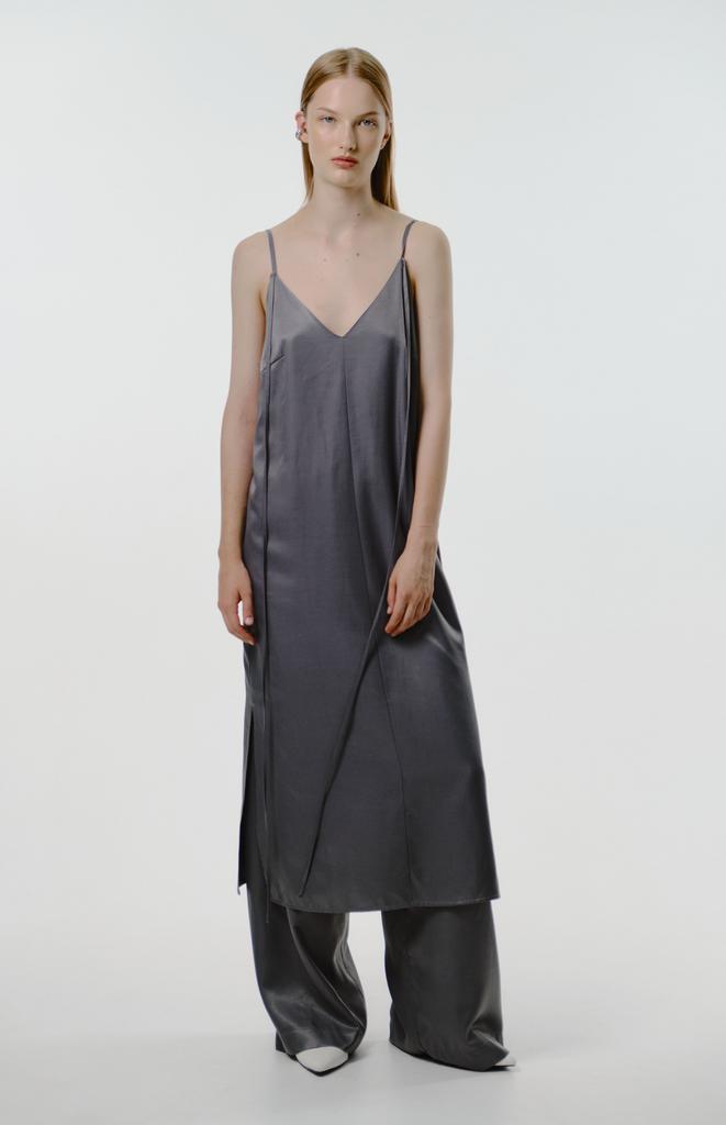 Платье в бельевом стиле серое