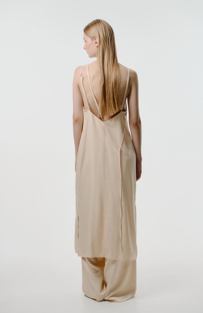 Платье в бельевом стиле бежевое