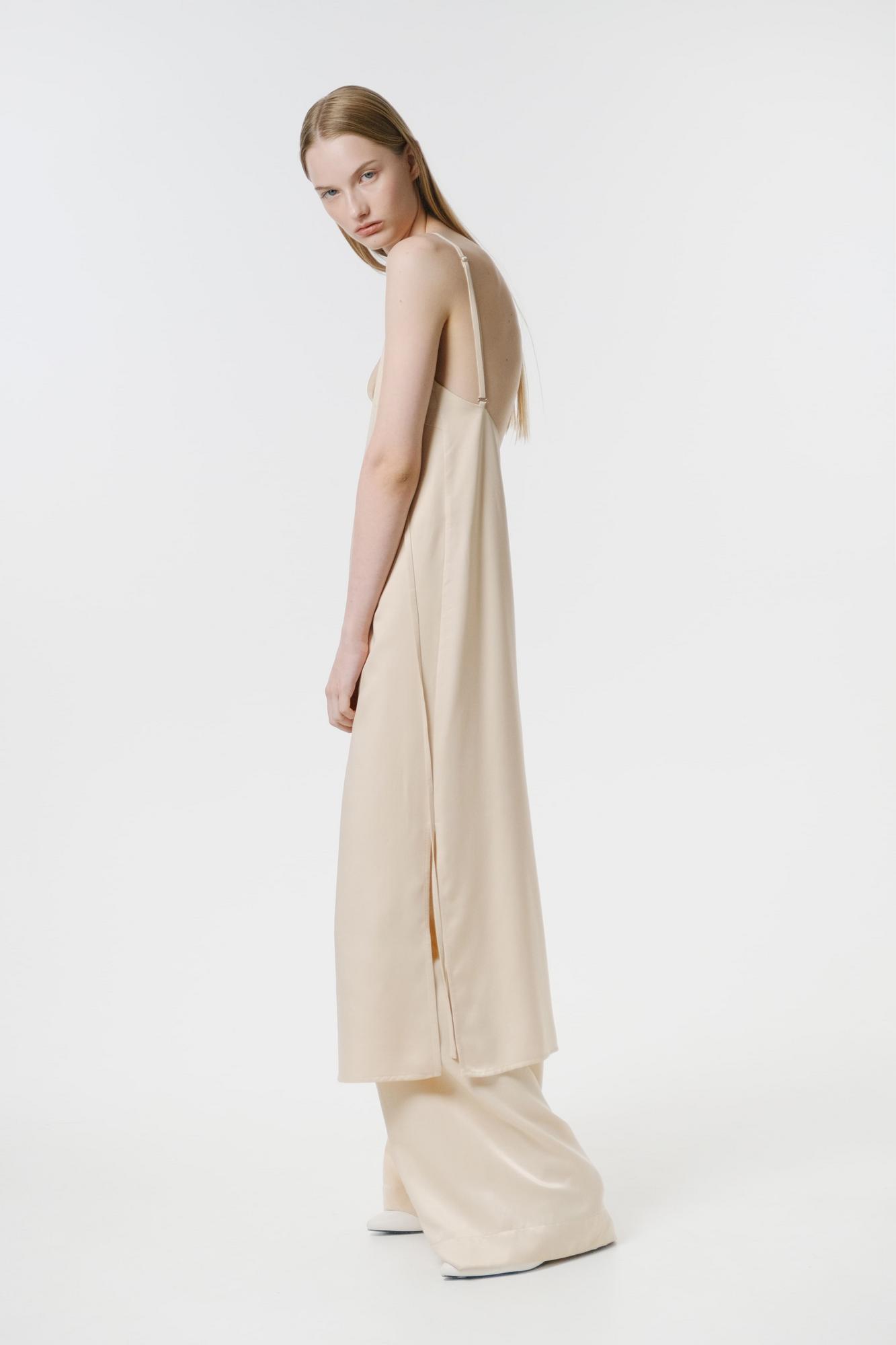 Платье в бельевом стиле бежевое