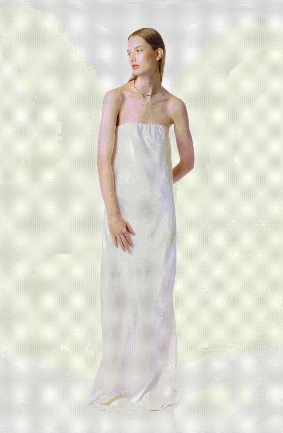 Платье с открытой спиной в жемчужном цвете