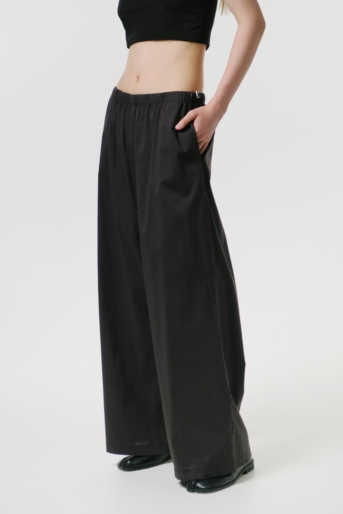 Брюки из хлопка с затяжками на поясе