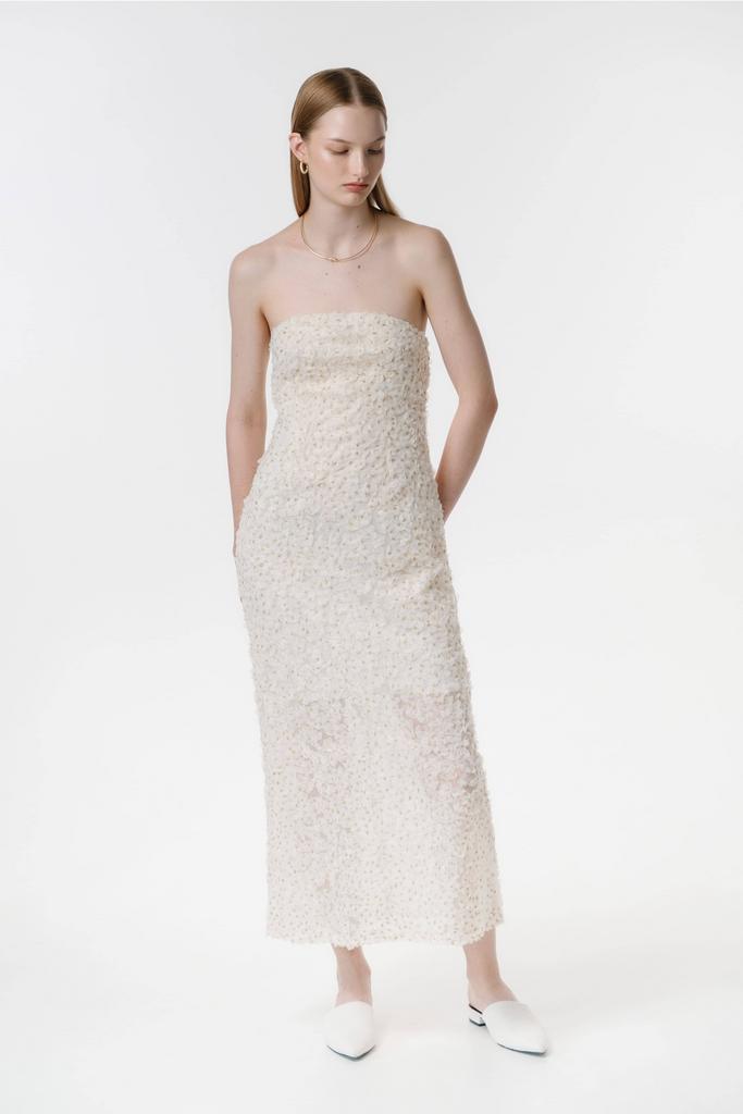 Платье-бандо с выбитым цветком в длине миди