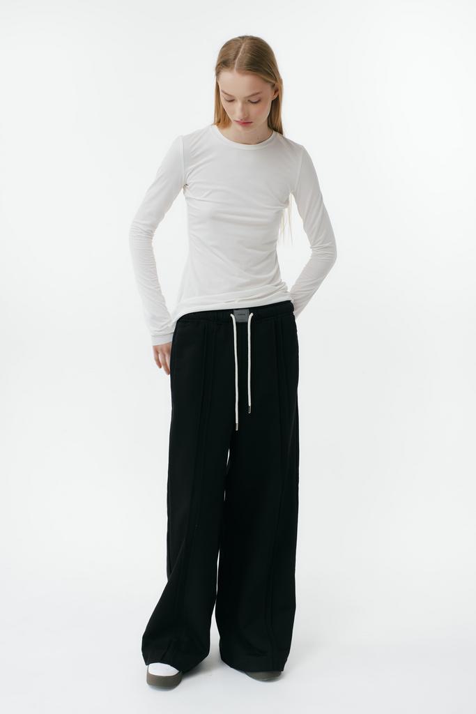 Брюки с акцентными стрелками и расслабленным силуэтом