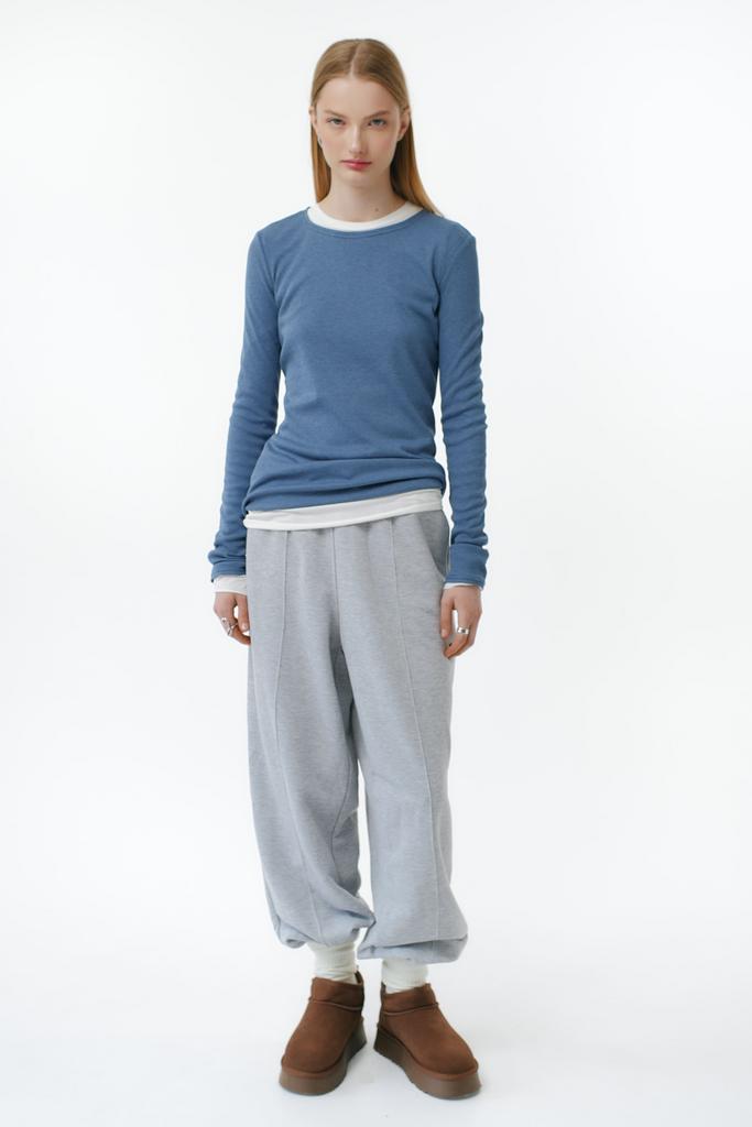 Лонгслив в рубчик прилегающего кроя