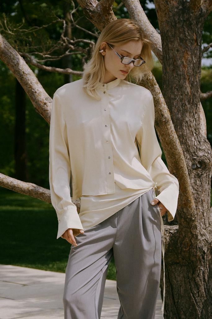 Рубашка с косынкой в цвете сливочное масло
