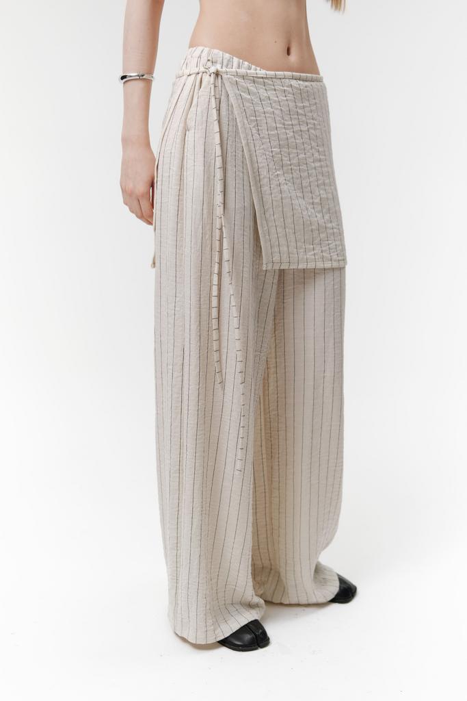 Брюки в пижамном стиле с баской-поясом бежевые