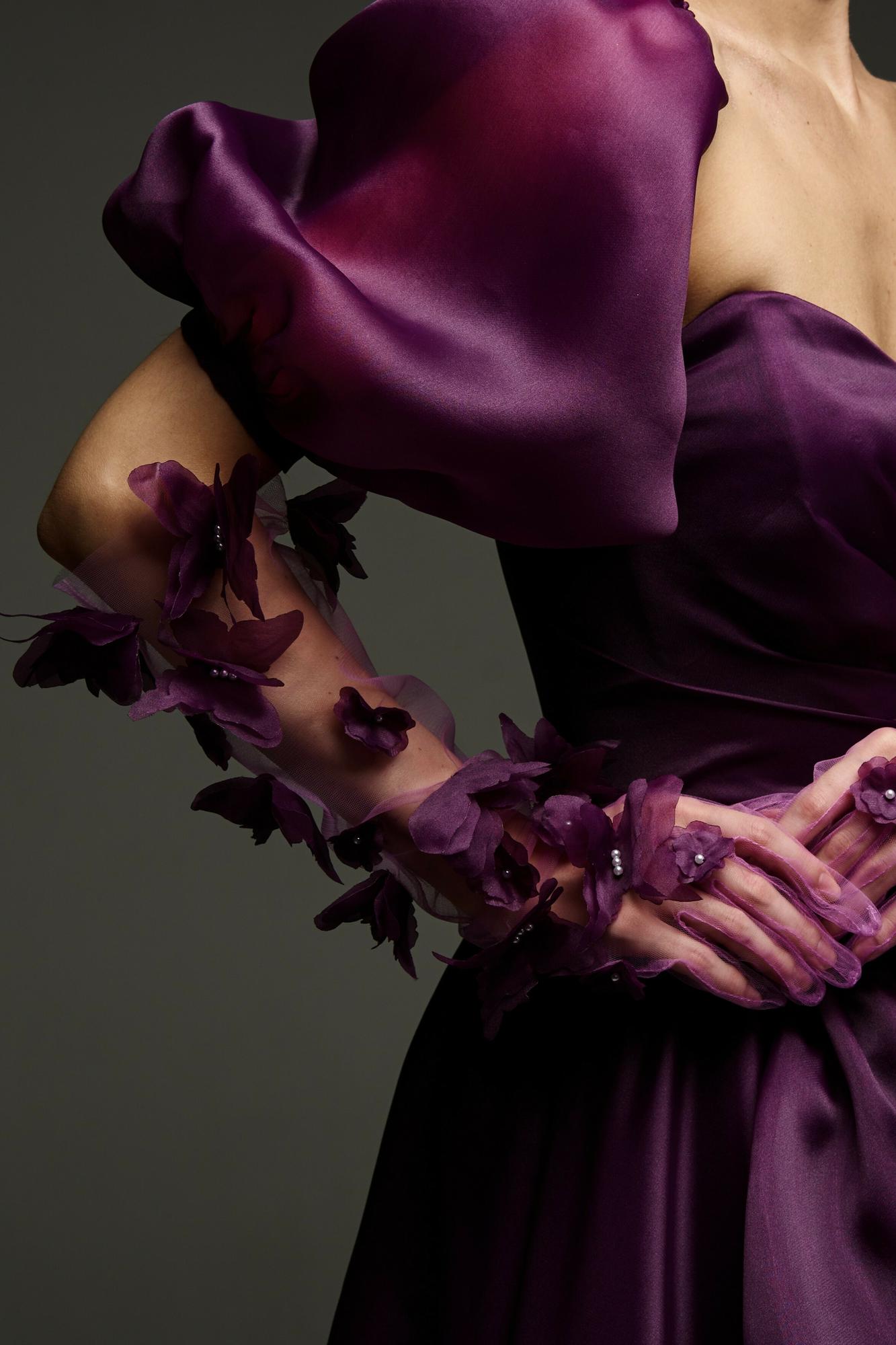 Фиолетовые перчатки с бабочками