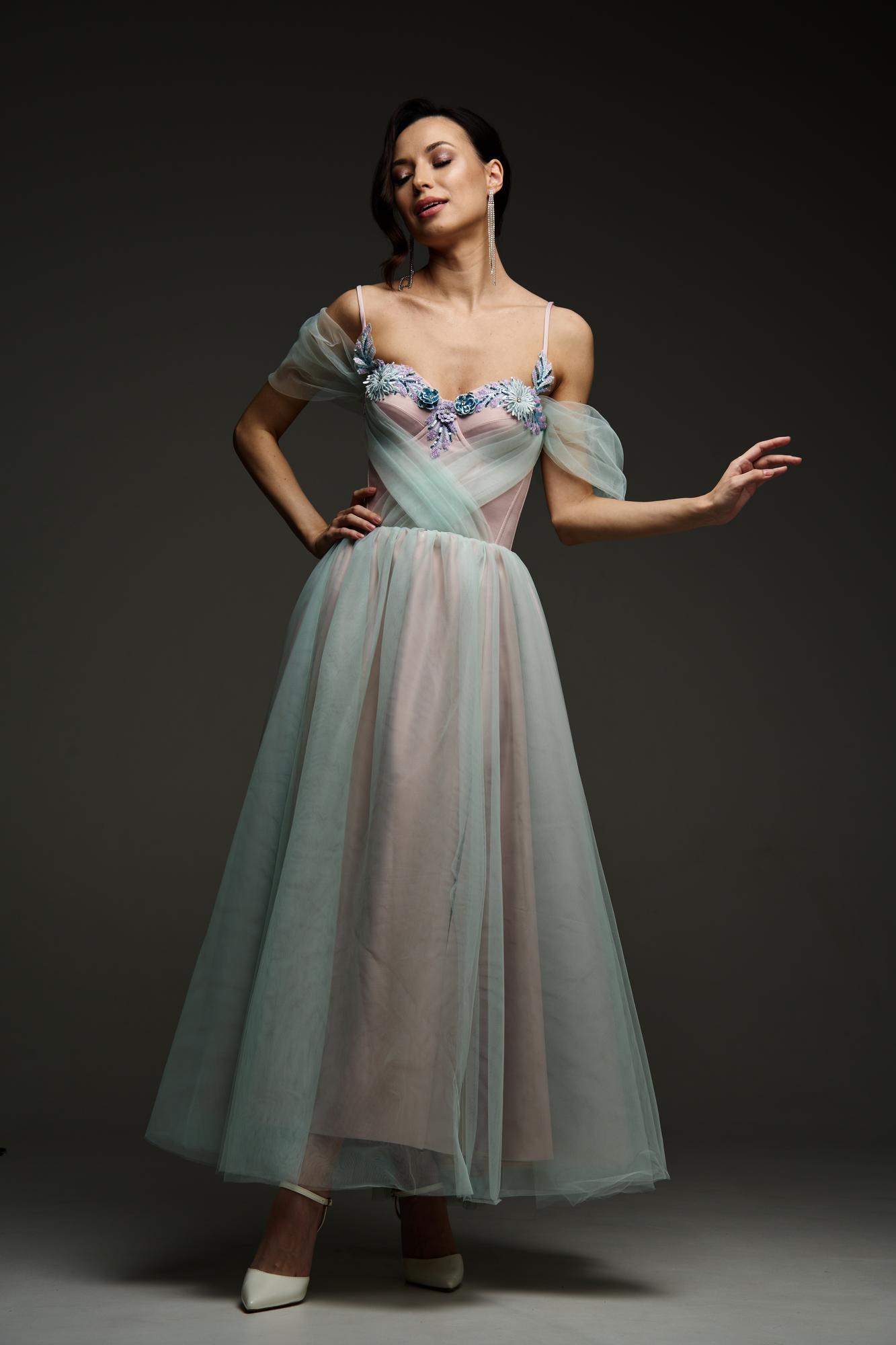 Вечернее платье розово-зеленого цвета