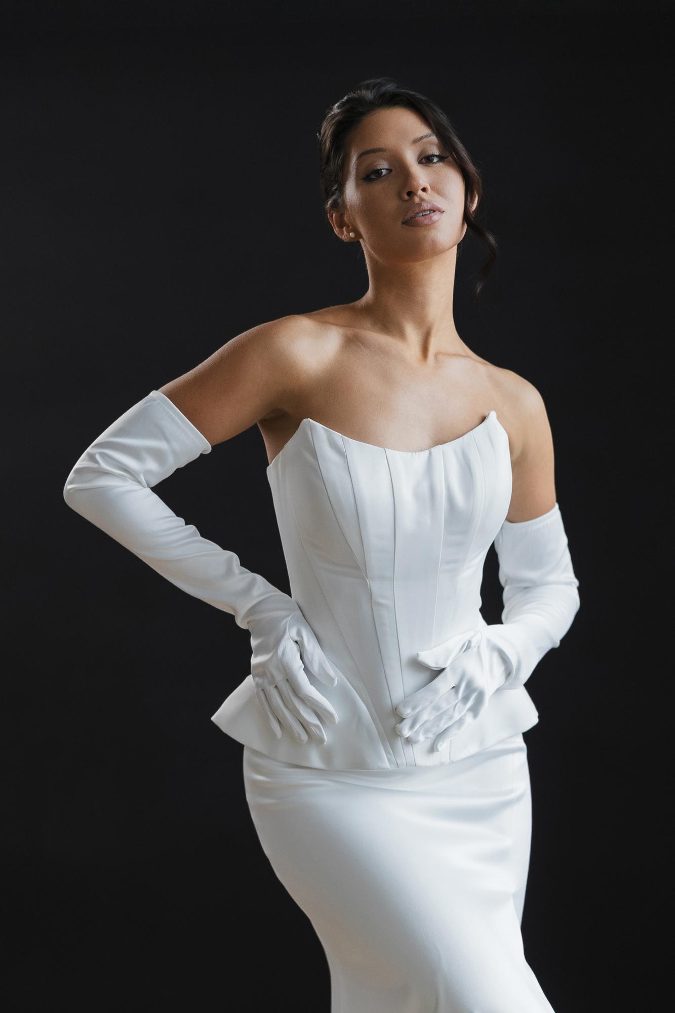 Длинные атласные перчатки с молнией