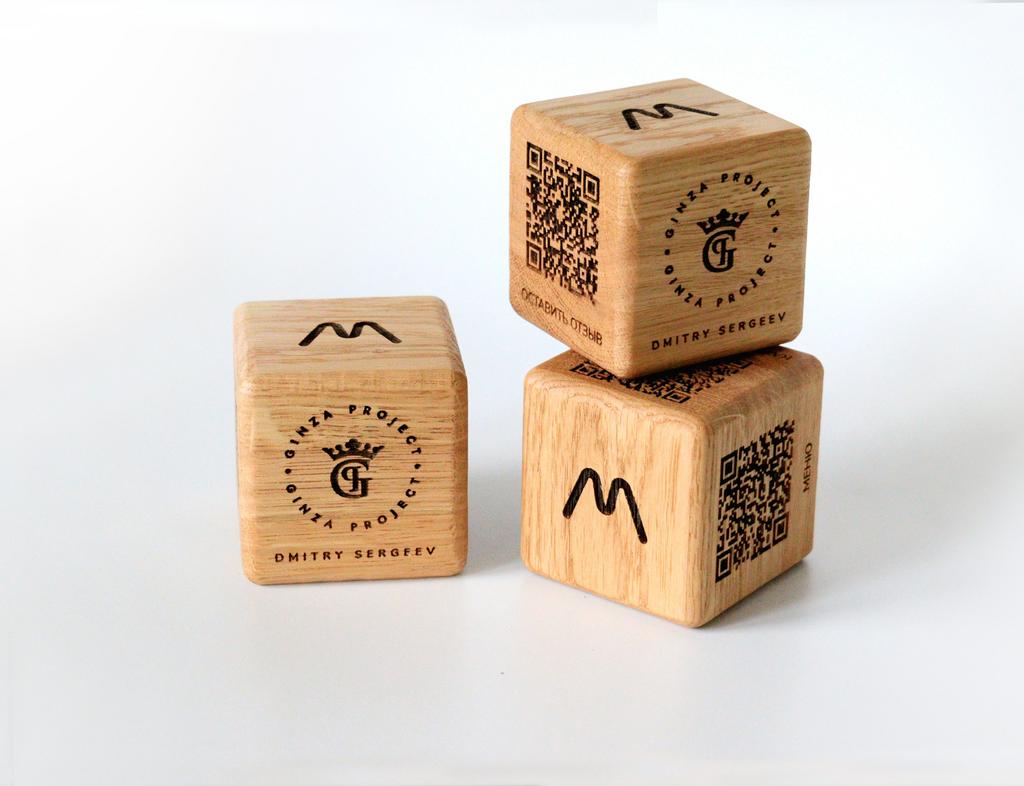 Деревянный инфо-кубик. Быстрый доступ для ваших гостей к меню, карте лояльности, отзывам