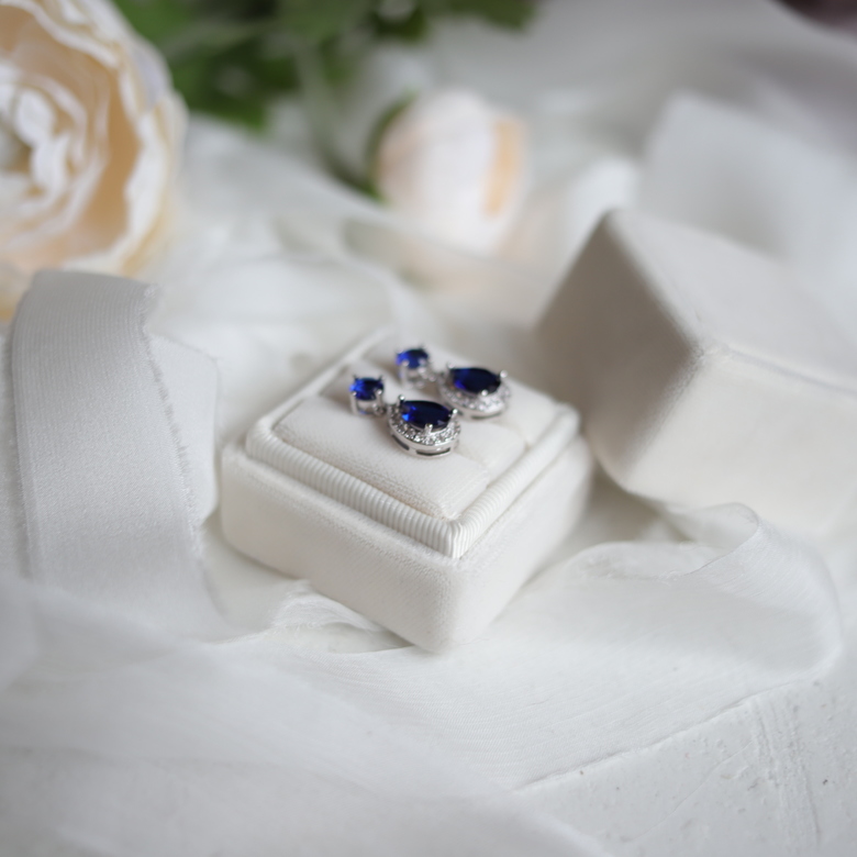 Бархатная коробочка "Белая"