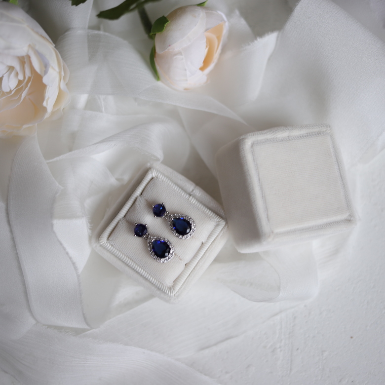 Бархатная коробочка "Белая"