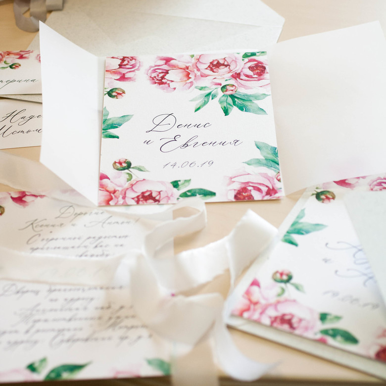 Приглашение с пионами