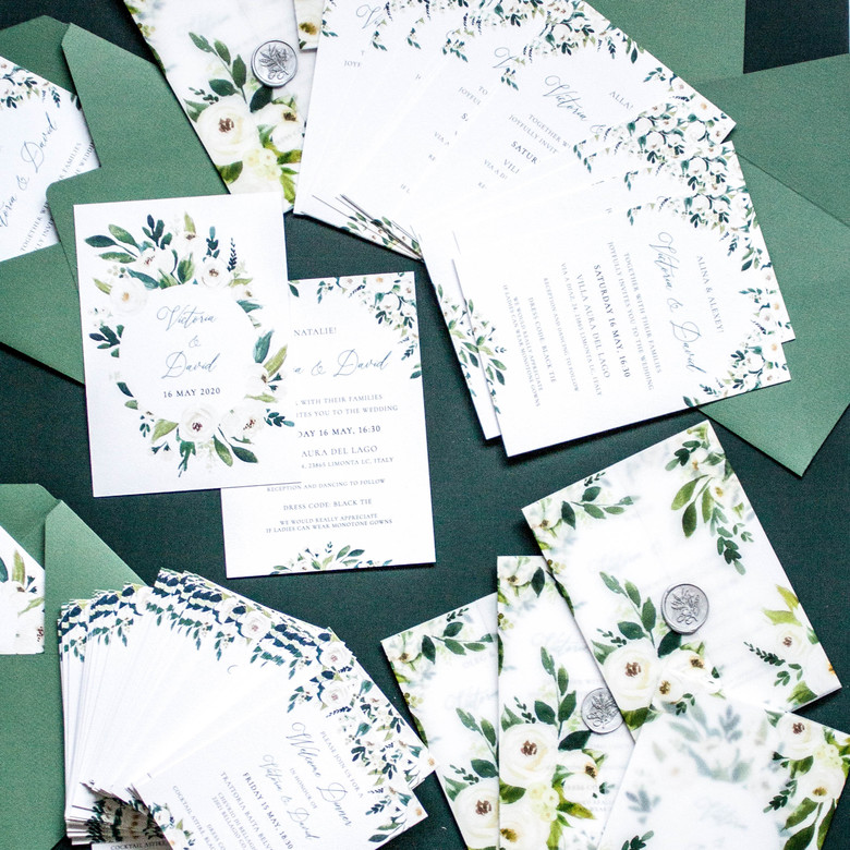 Приглашение на свадьбу с белыми цветами