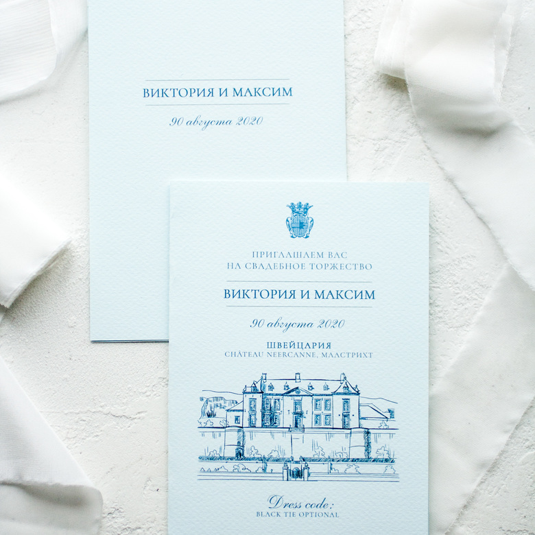 Приглашение с изображением архитектуры на голубой бумаге