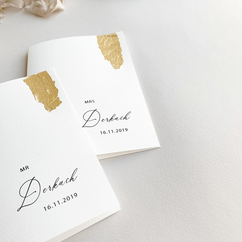 Приглашения на свадьбу с золотой поталью и шелковой лентой