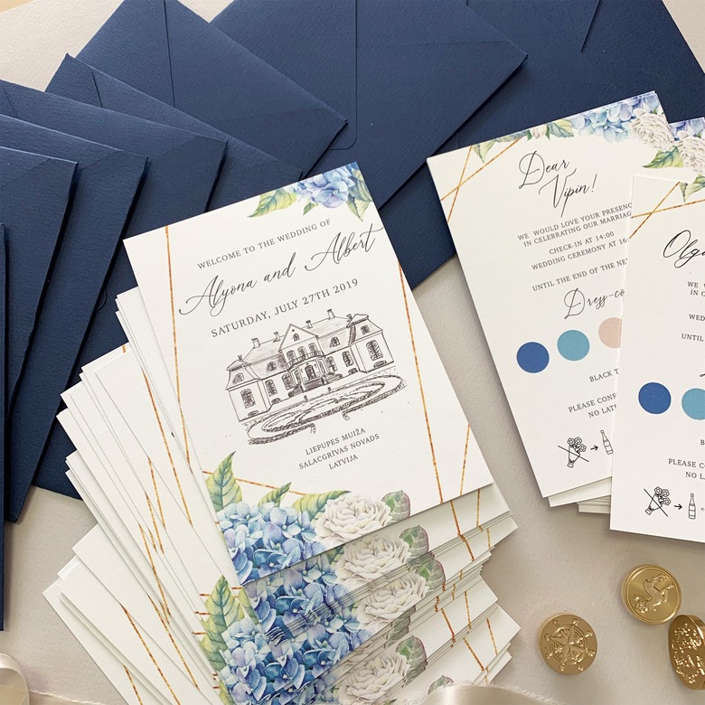 Свадебные приглашения с изображением замка и гортензий