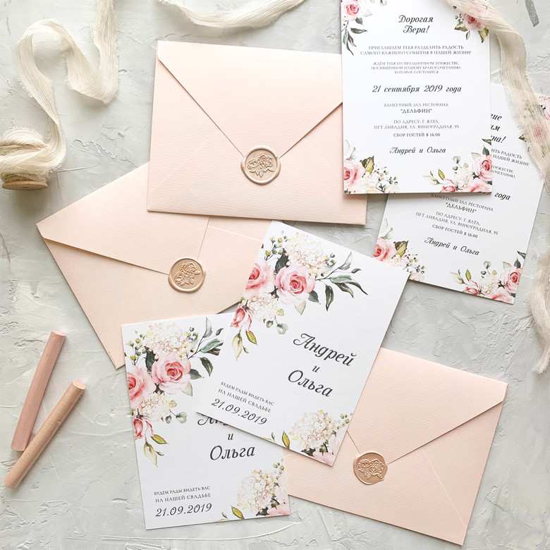 Пригласительные на свадьбу с нежно-розовыми цветами