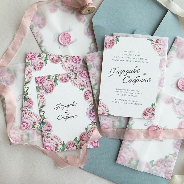Свадебные приглашения с розовомыми пионами