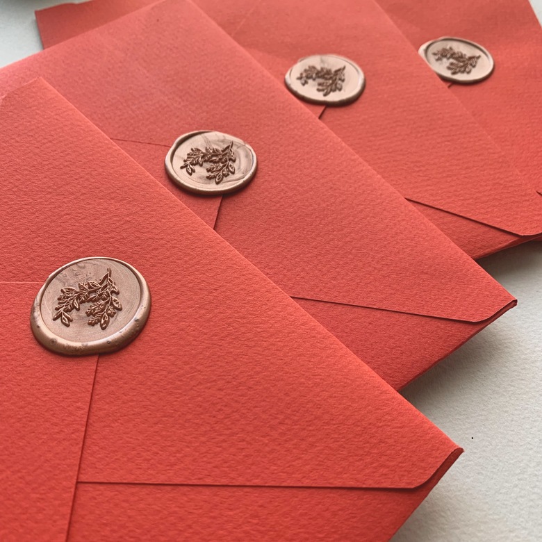 Конверт из бумаги "оранжево-красный"