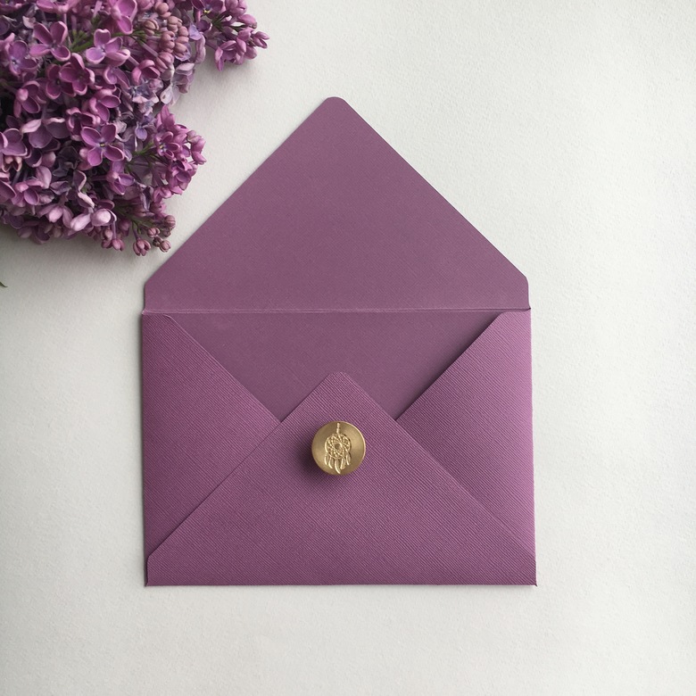 Конверты сиреневого цвета